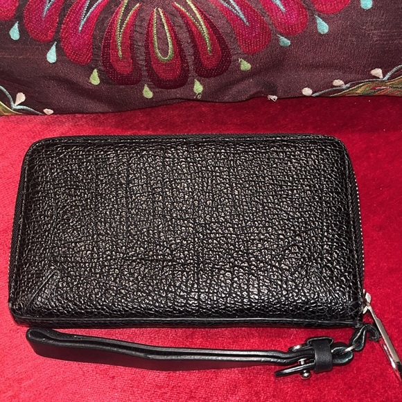 Rag & Bone black textured zip up wallet/ wristlet leather one size 7” X 4” - Picture 3 of 11